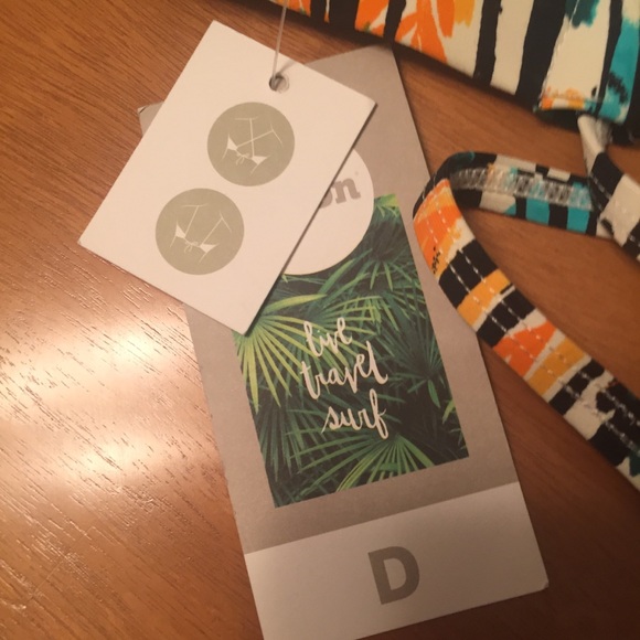 Eidon By Body Glove  Madison D-Cup Bikini Top - Picture 4 of 5